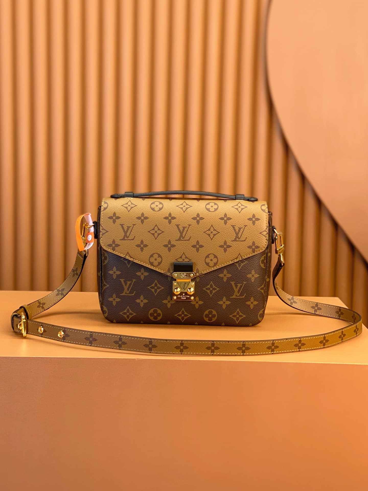 LV Bag M44876