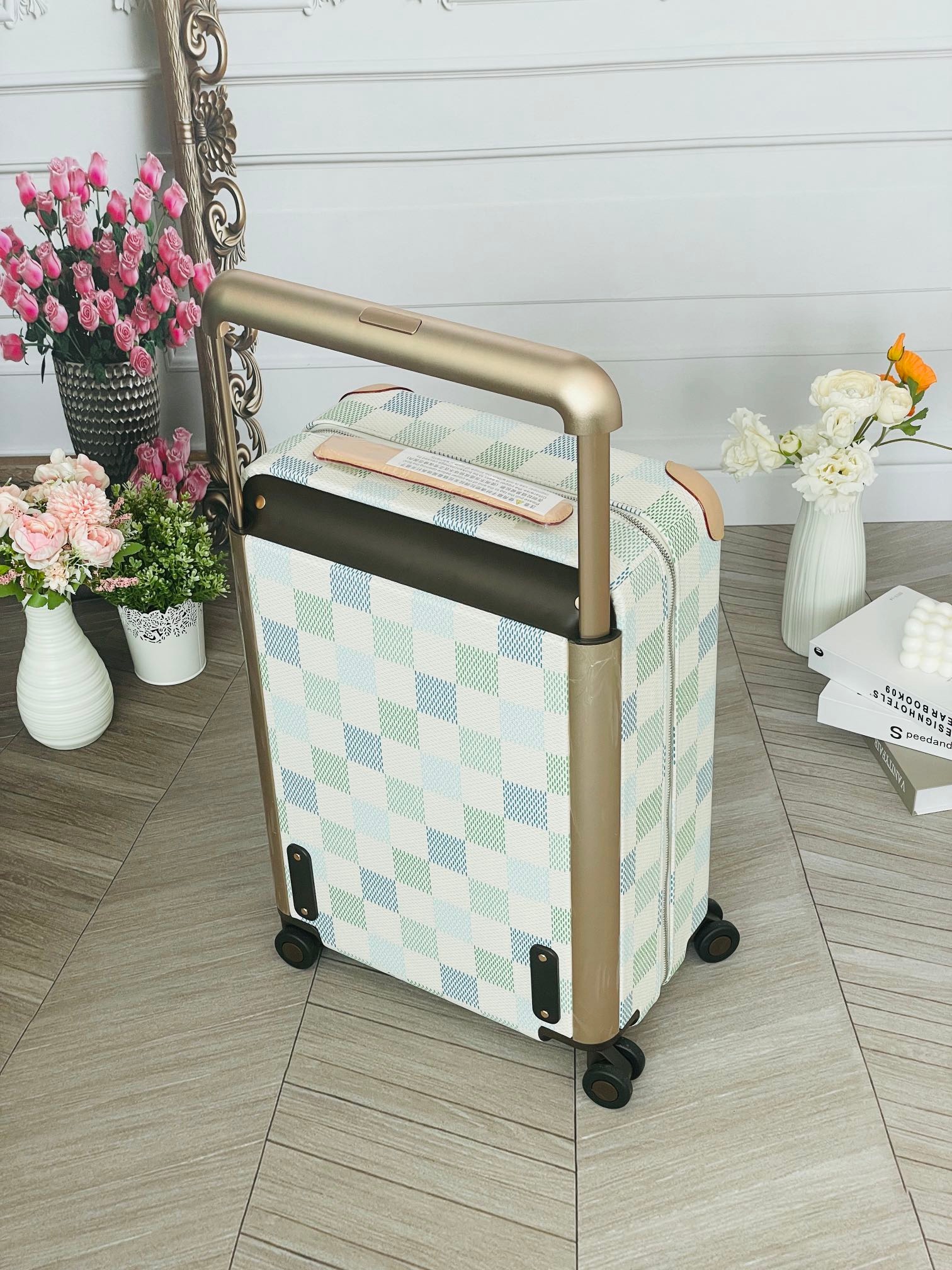 LV Suitcase Two Size（20/24 inches）