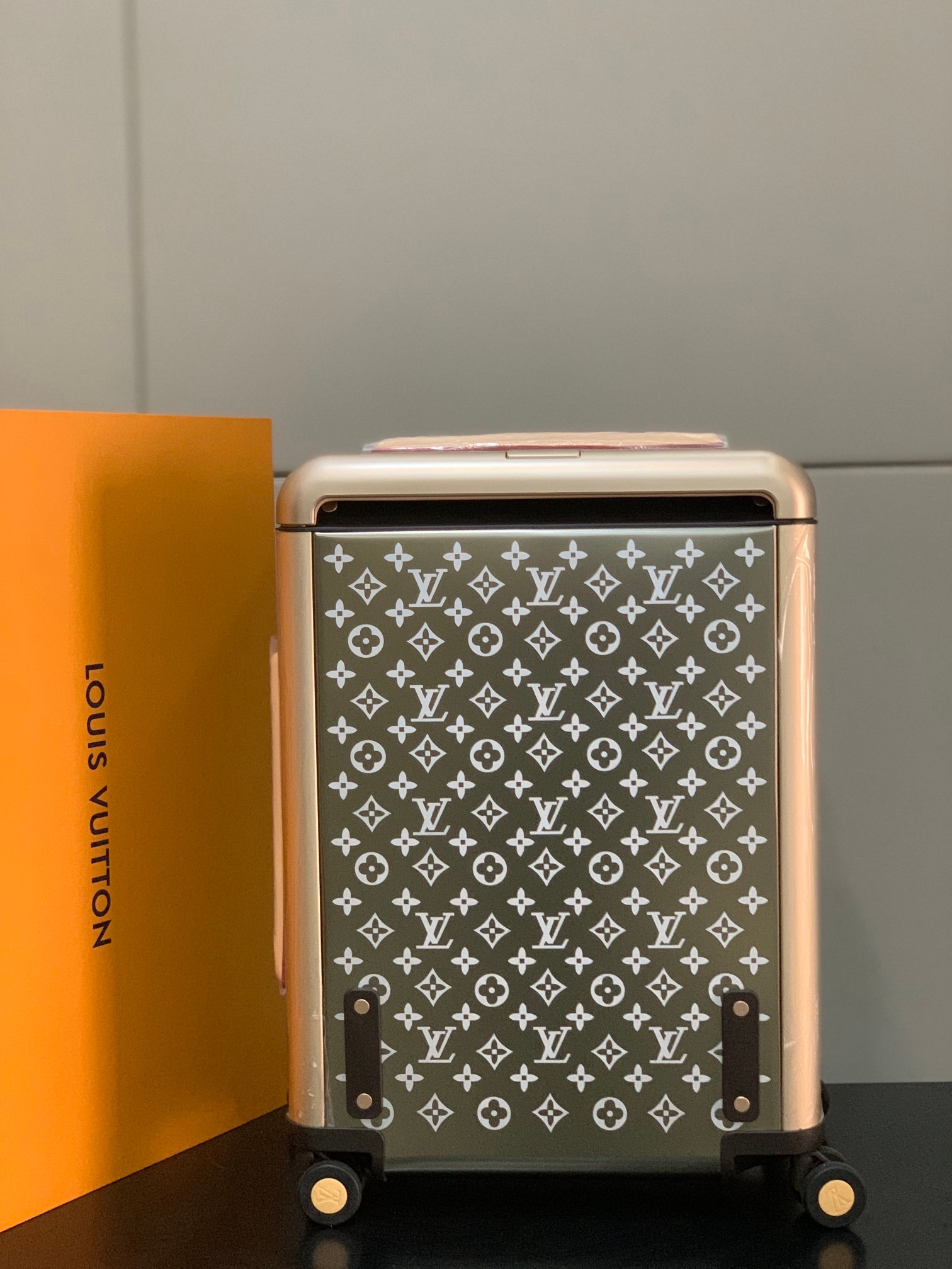 LV Suitcase Two Size（20/24 inches）